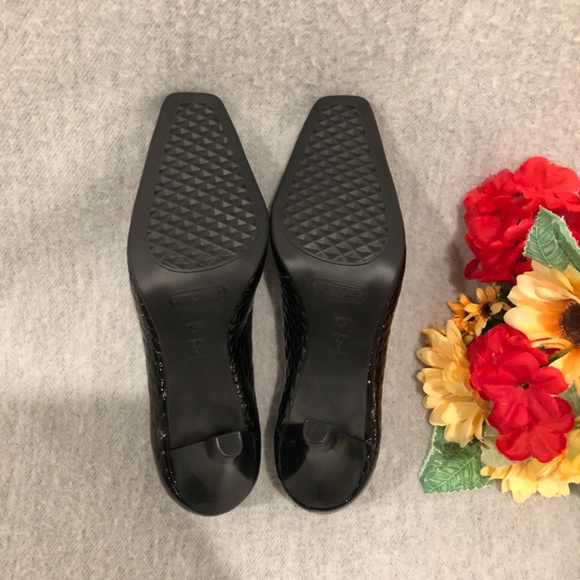 NWT - Aerosoles Black Patent Reptile Textured Heeled Pumps - Picture 12 of 14